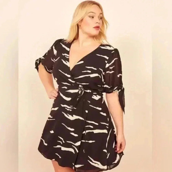 NWT Reformation Sammy Dress in Mustang Black White Animal Print Wrap Size 1X - Picture 2 of 6